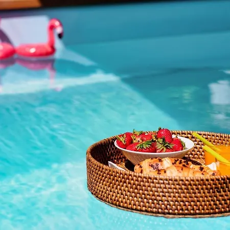 Evala Luxury With Pool And Garden Split