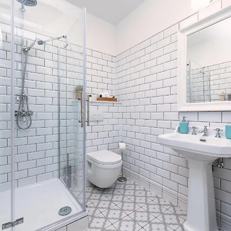 Evala Luxury With Pool And Garden Split