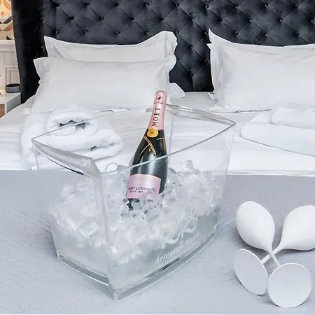 Evala Luxury With Pool And Garden Bed and Breakfast 4*