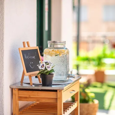 Evala Luxury With Pool And Garden Couette-café 4*