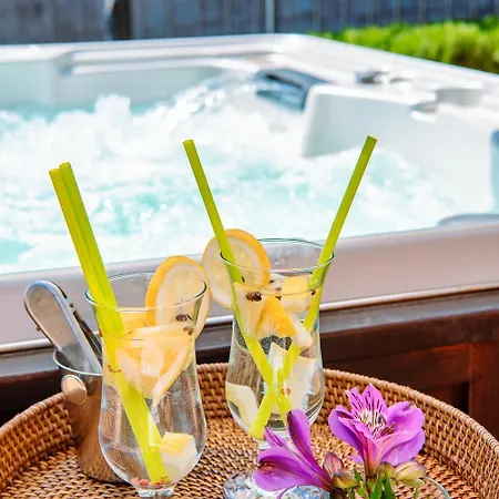 Evala Luxury With Pool And Garden 4* Σπλιτ