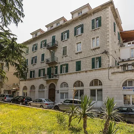 Evala Luxury With Pool And Garden