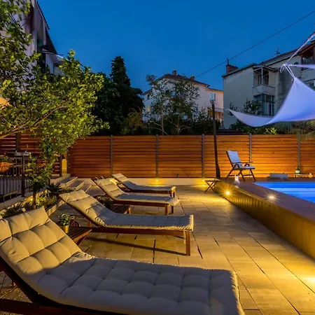 Evala Luxury With Pool And Garden Couette-café 4*