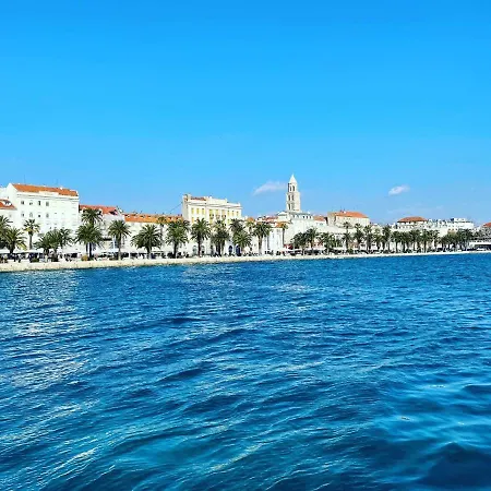 ベッド・アンド・ブレックファスト Evala Luxury With Pool And Garden スプリト