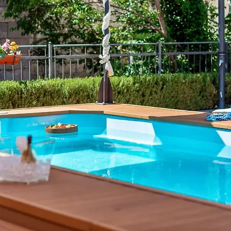 Evala Luxury With Pool And Garden 4* スプリト