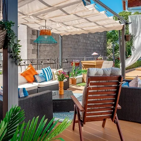 ベッド・アンド・ブレックファスト Evala Luxury With Pool And Garden スプリト