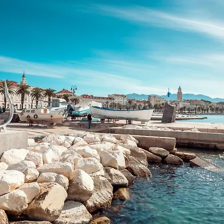 Evala Luxury With Pool And Garden 4* スプリト