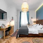 Evala Luxury With Pool And Garden Bed & Breakfast 4*