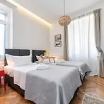 Bed & Breakfast Evala Luxury With Pool And Garden 4*