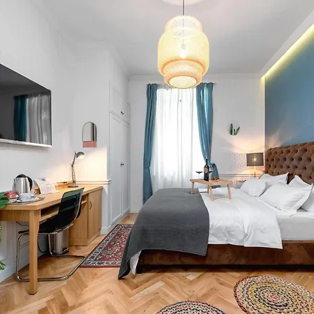 Evala Luxury With Pool And Garden Bed & Breakfast 4*