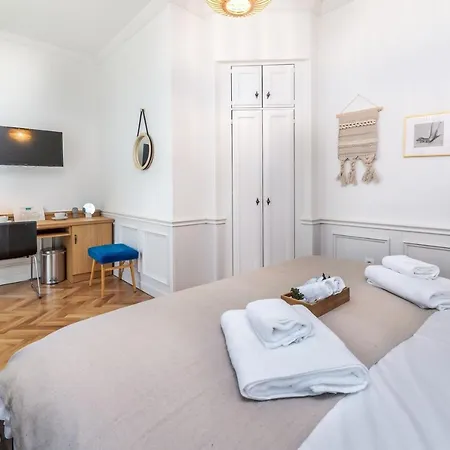 Evala Luxury With Pool And Garden Bed & Breakfast