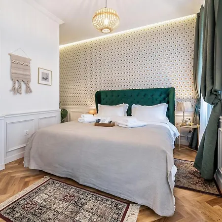 Evala Luxury With Pool And Garden Split