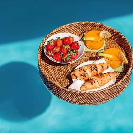 Evala Luxury With Pool And Garden Bed & Breakfast