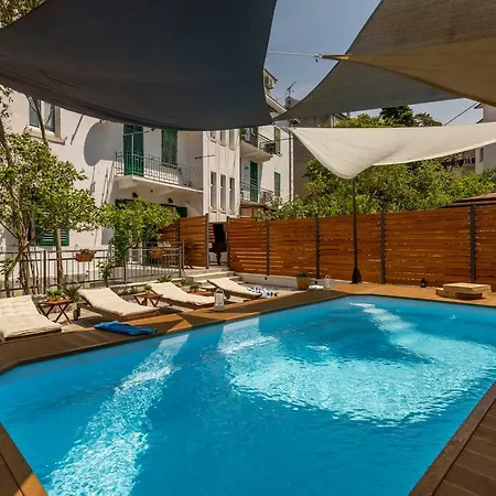 Panzió Evala Luxury With Pool And Garden Split