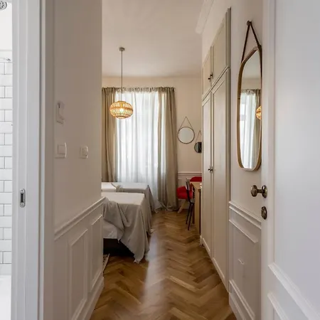 Evala Luxury With Pool And Garden Bed & Breakfast