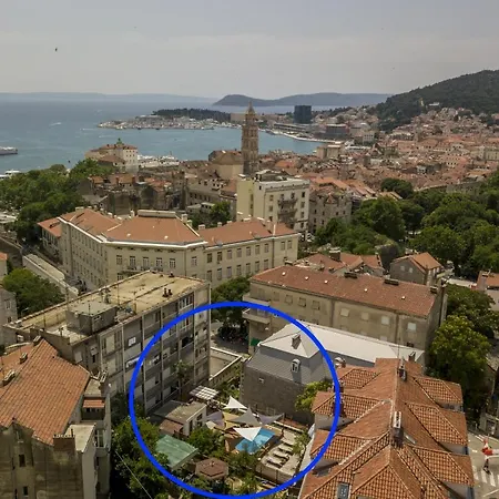 Evala Luxury With Pool And Garden Bed & Breakfast Split