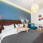 Evala Luxury With Pool And Garden 4* Сплит