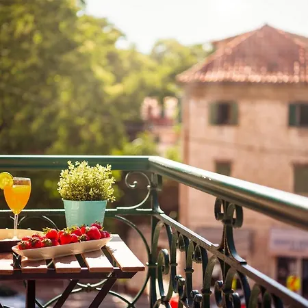 B&B Evala Luxury With Pool And Garden 스플리트