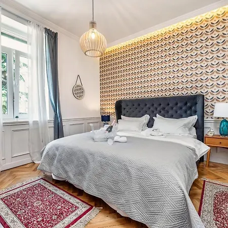 Frühstückspension Evala Luxury With Pool And Garden 4*