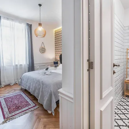 Evala Luxury With Pool And Garden 4*