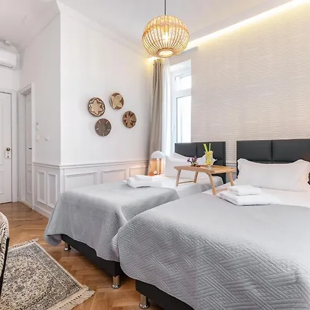 B&B Evala Luxury With Pool And Garden 스플리트