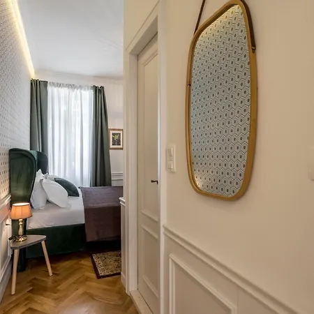 Evala Luxury With Pool And Garden B&B